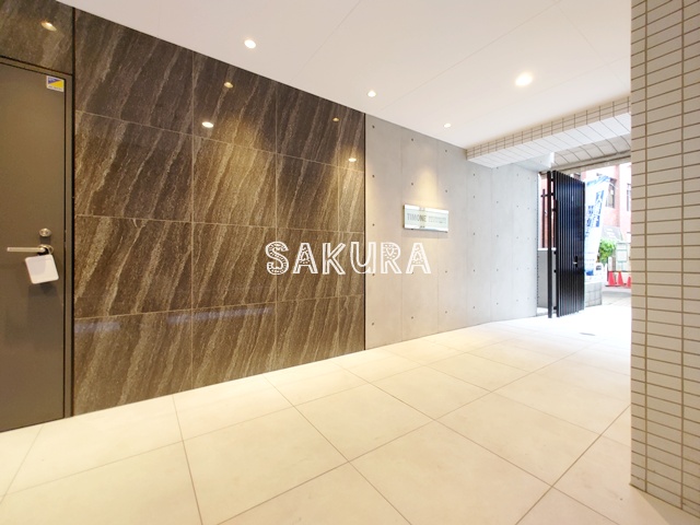 エントランス　重厚感のある建物デザイン♪