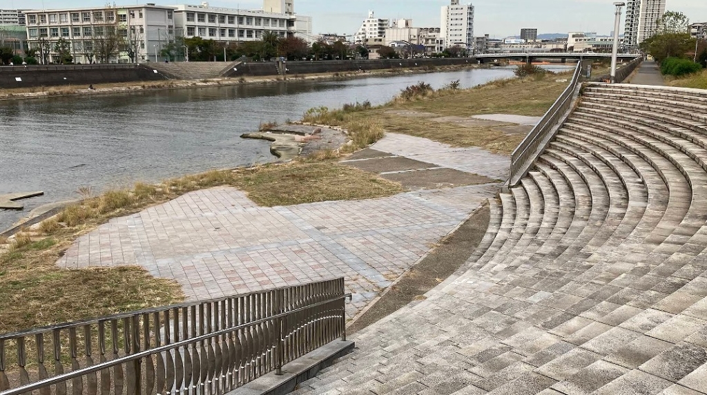 公園　明石川左岸線緑地（公園）まで290m