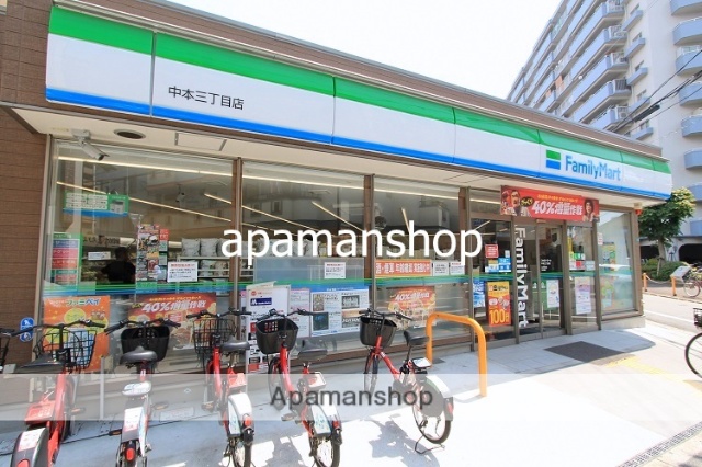 コンビニ　ファミリーマート（コンビニ）まで120m