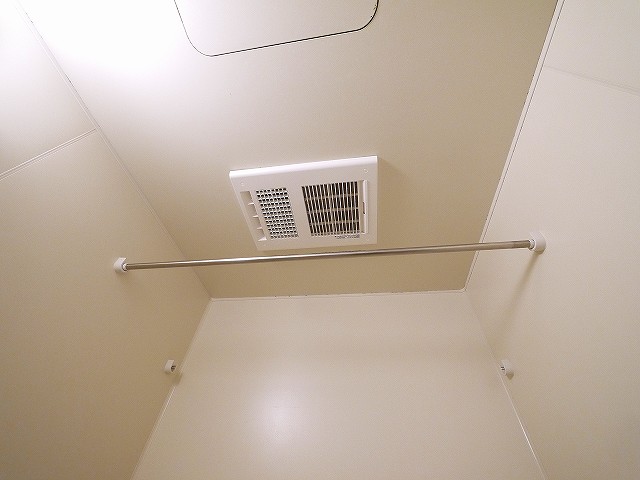 その他設備　お風呂には浴室乾燥機も付いております。