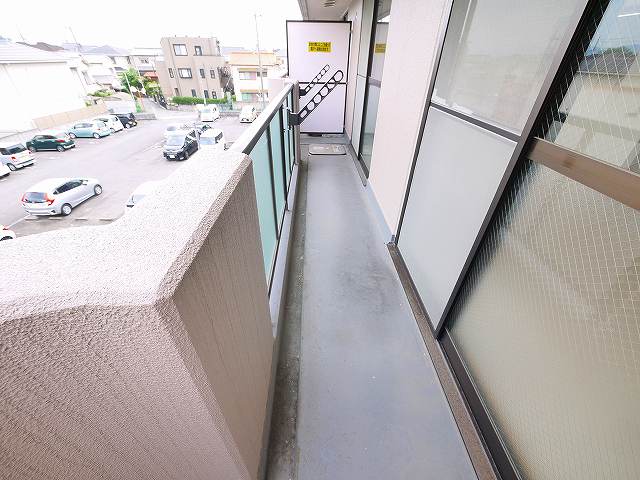 バルコニー　暖かな日差しのふりそそぐバルコニー