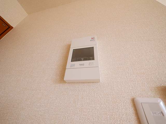 セキュリティ　お顔が見えるモニター付きインターホンで安心。