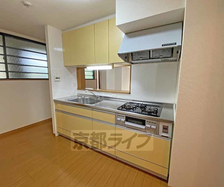 キッチン　ワイドで収納たっぷりのカウンターキッチンです。