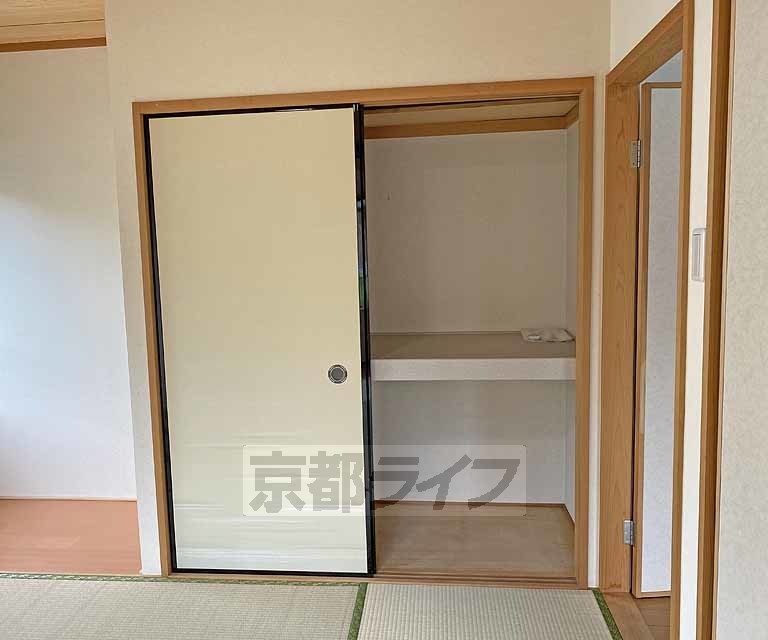 収納　８．５帖和室の押入れです。