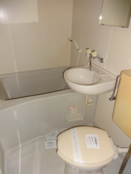 洗面設備　※別号室の写真です