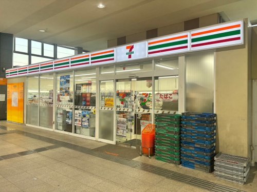 コンビニ　セブンイレブン　中央大学・明星大学駅前店（コンビニ）まで1480m