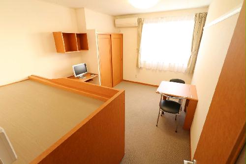 居室・リビング　大型家具家電付きにより初めての一人暮らしの方も安心！