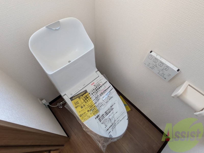 トイレ　お手洗いは温水洗浄付き。これは個人的に外せません。
