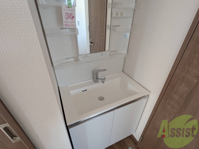 洗面設備　洗面台もありますので朝の準備はコチラから。