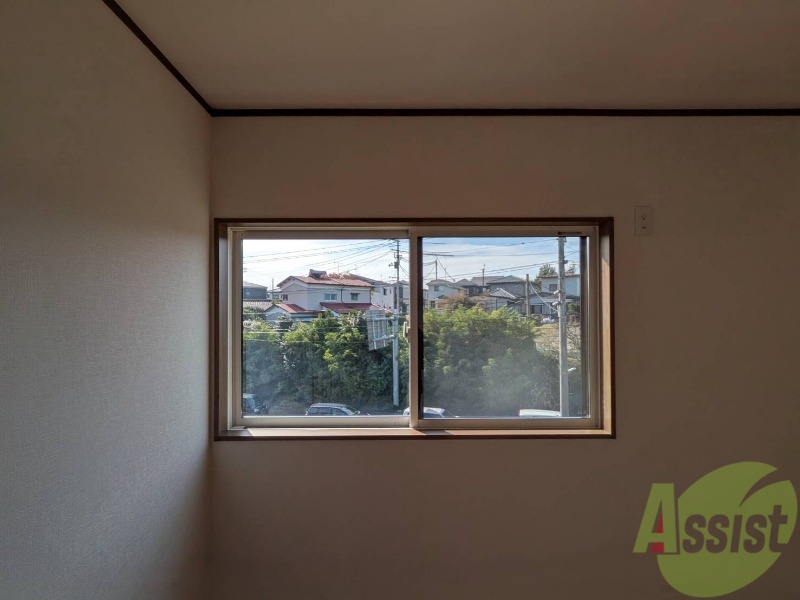 バルコニー　バルコニーはございませんので南側で一番日の当たる窓です。