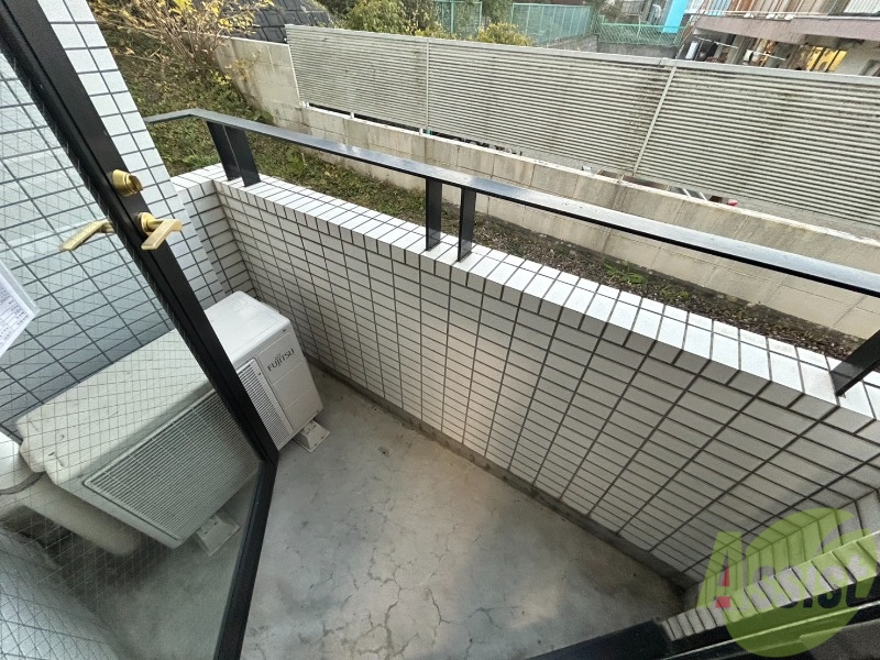 バルコニー　幅のあるバルコニーです。洗濯物もらくらく干せますね