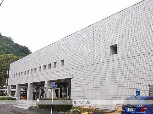 図書館　市立中央図書館（図書館）まで649m