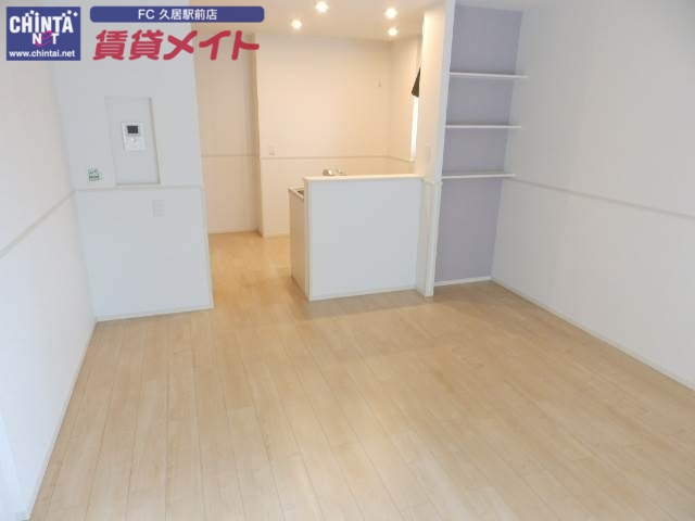 居室・リビング　同型反転参考写真