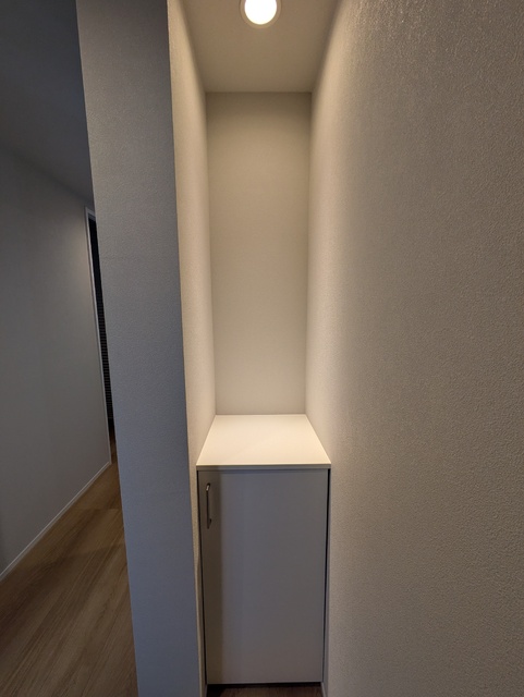 玄関　玄関を入るとディスプレイもできるお洒落なスペース♪