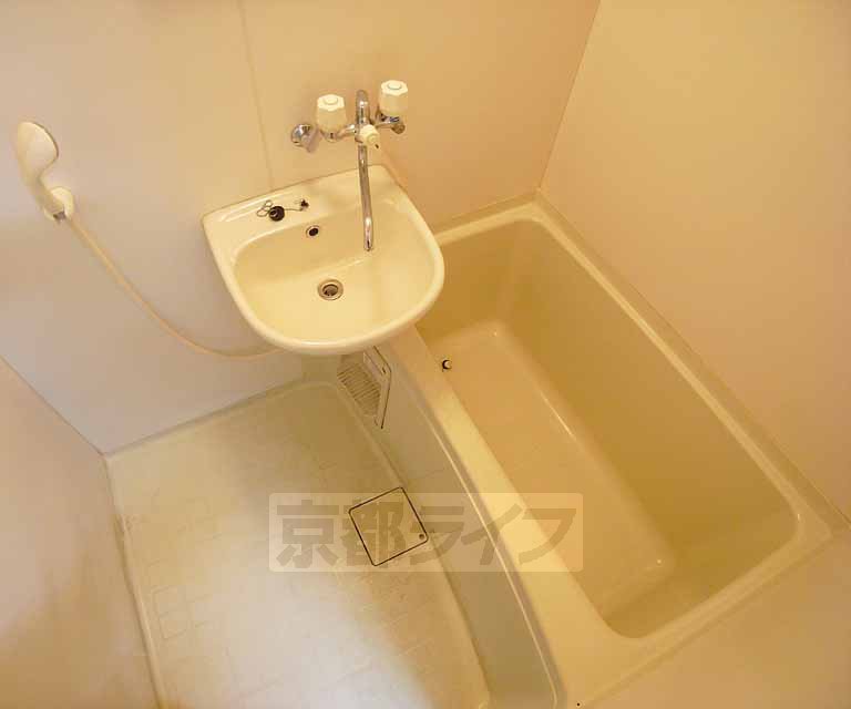 バス・シャワールーム　２点セパレートタイプのお風呂です。