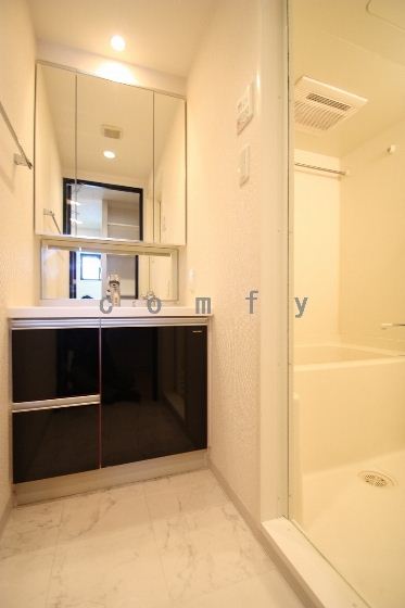 洗面設備　大鏡の独立洗面台