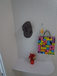 その他設備　有孔板コーディネートボード