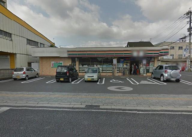 コンビニ　セブン‐イレブン／直方神正町店（コンビニ）まで530m