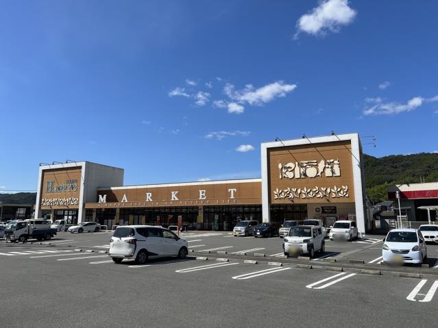 スーパー　天満屋ハピーズ金川店（スーパー）まで784m