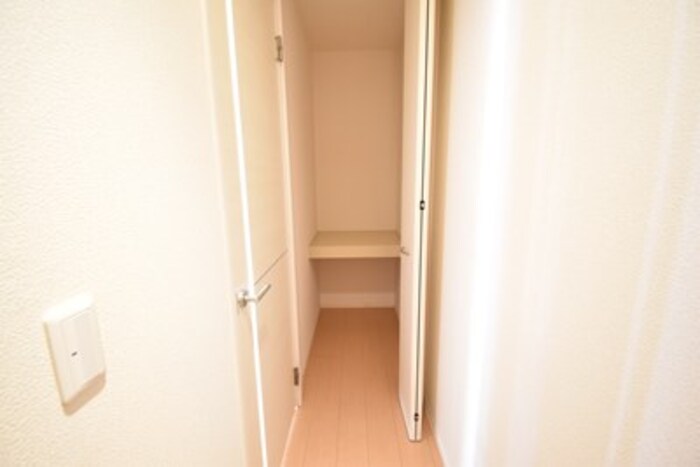 その他部屋・スペース　物入（廊下）
