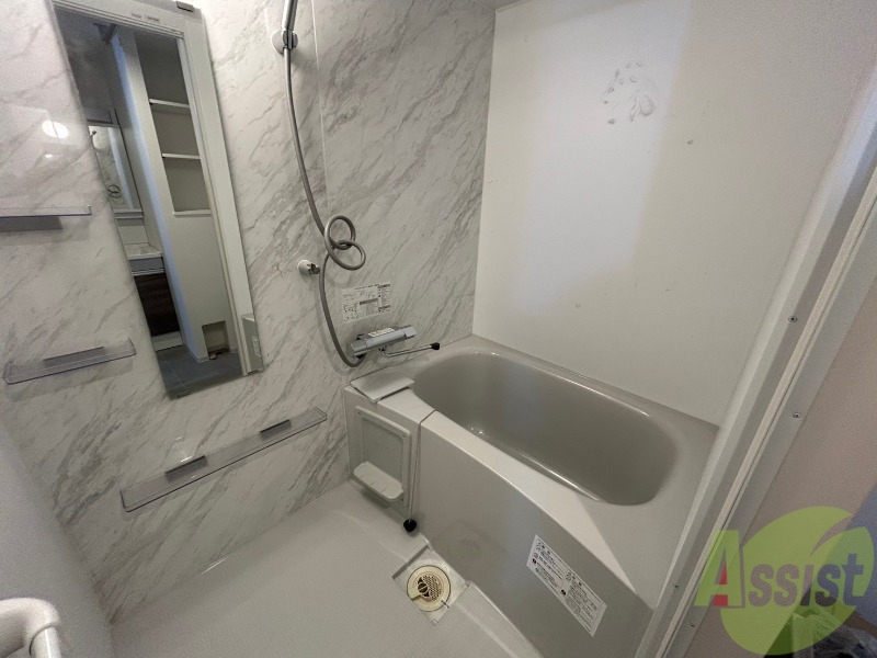 バス・シャワールーム　お風呂になります。一日の疲れを癒してくださいね。