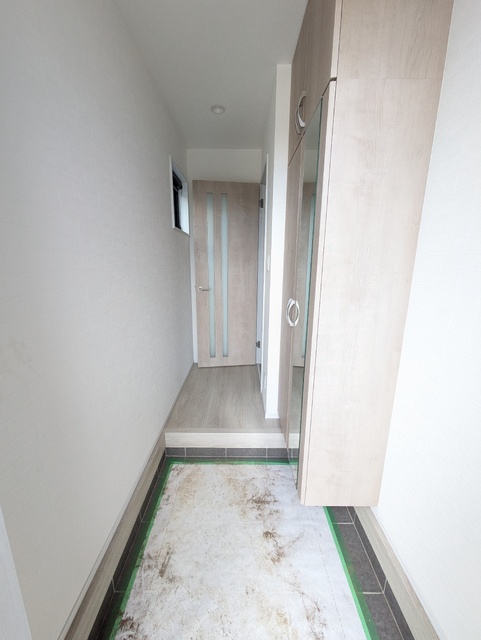 玄関　玄関から見た様子