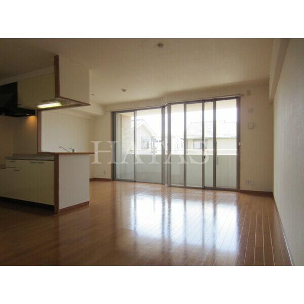 居室・リビング　同物件別部屋です。