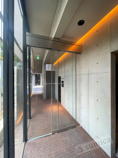 エントランス　明るいエントランスであなたのお帰りをお待ちします＾＾