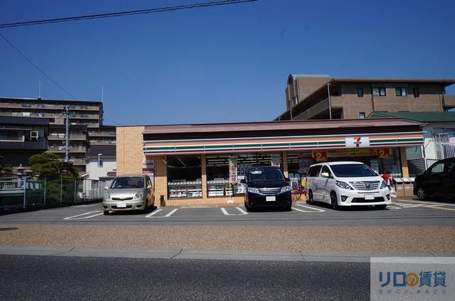 コンビニ　セブンイレブン宝塚山本西店（コンビニ）まで689m