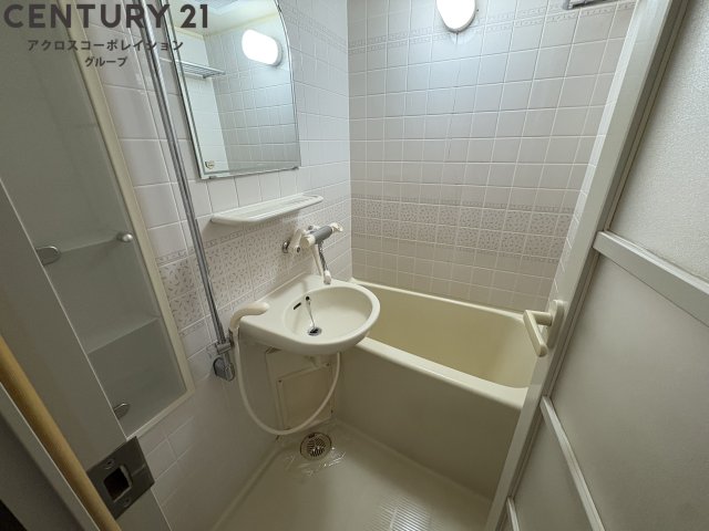 バス・シャワールーム　シンプルな2点ユニットバス