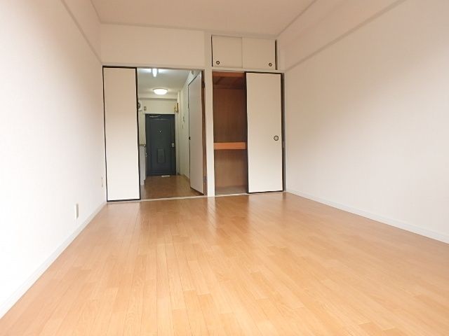 居室・リビング　室内