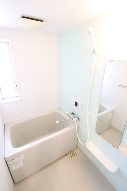 バス・シャワールーム　窓有の浴室です！