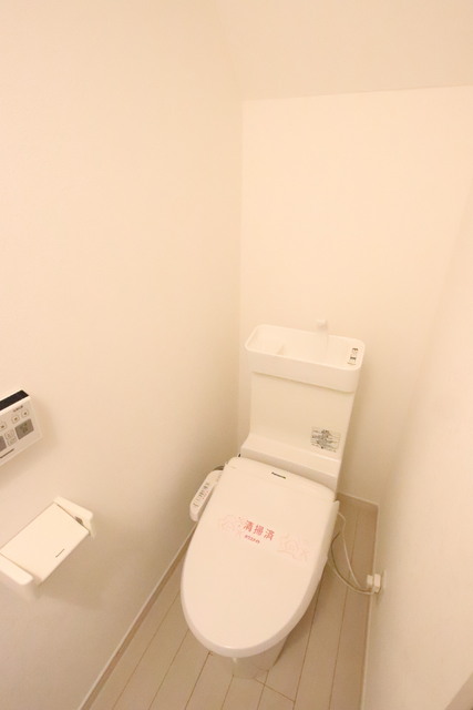 トイレ　温水洗浄便座