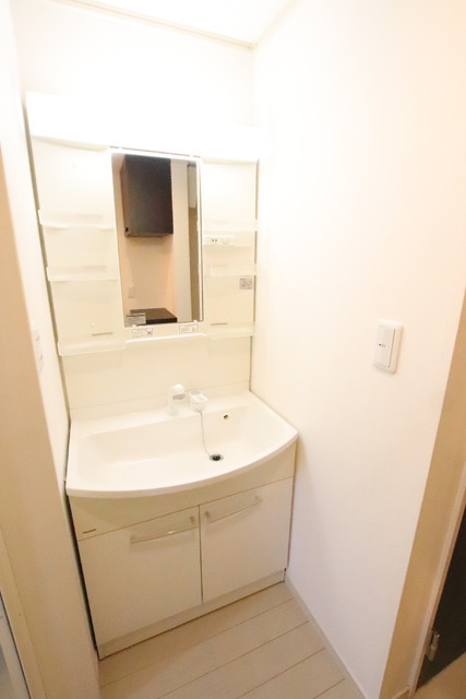 洗面設備　独立洗面台で身支度も楽々♪