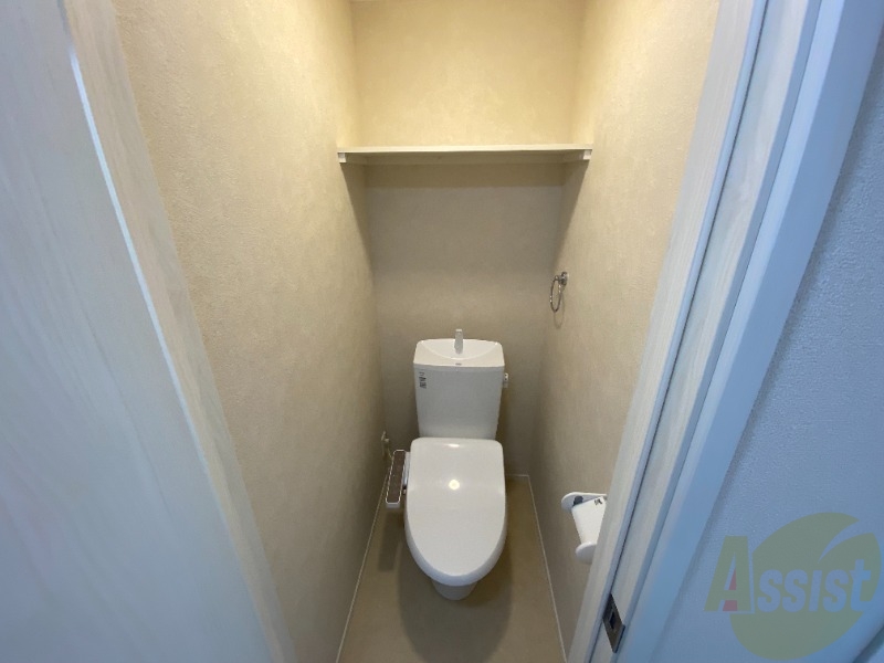 トイレ　トイレはシンプルで清潔感のある造りになってます。