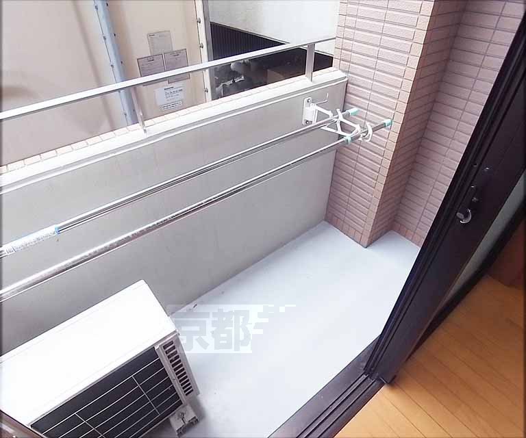 バルコニー　物干し竿ございます。