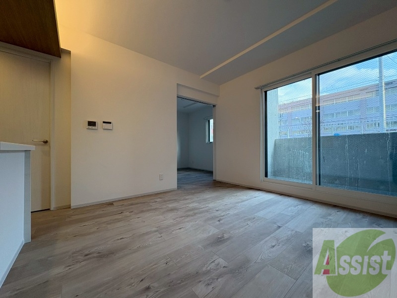 居室・リビング　日当たり良く広々したリビングで快適に過ごせます。