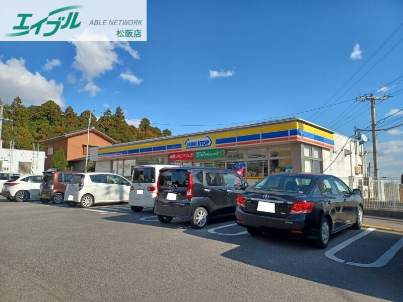 コンビニ　ミニストップ嬉野ふるさと会館前店（コンビニ）まで702m