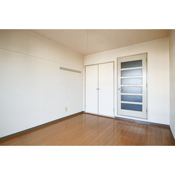 居室・リビング　同じ建物の別のお部屋