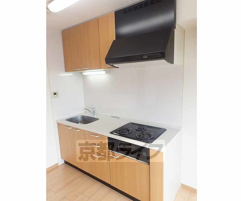 キッチン　とても広々としていて綺麗なお部屋です。