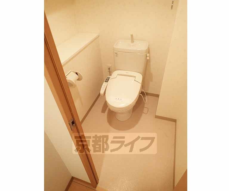 トイレ　ウォシュレットつきです。