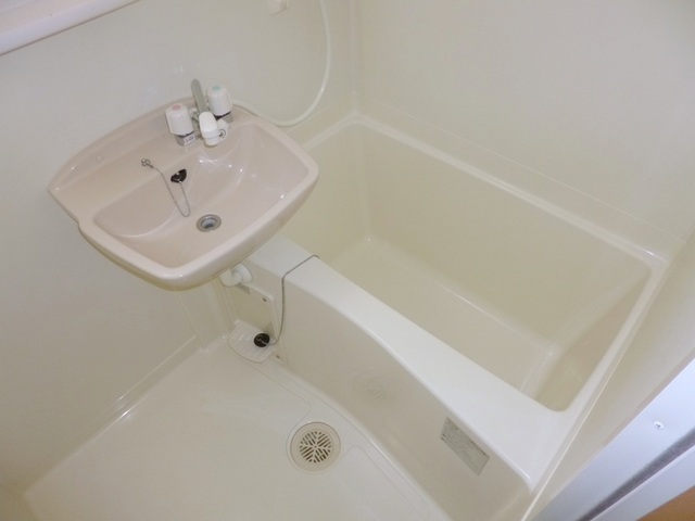 バス・シャワールーム　バス・トイレ別です。