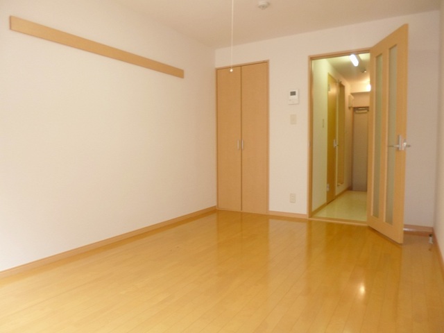 その他部屋・スペース　広々とした洋室。