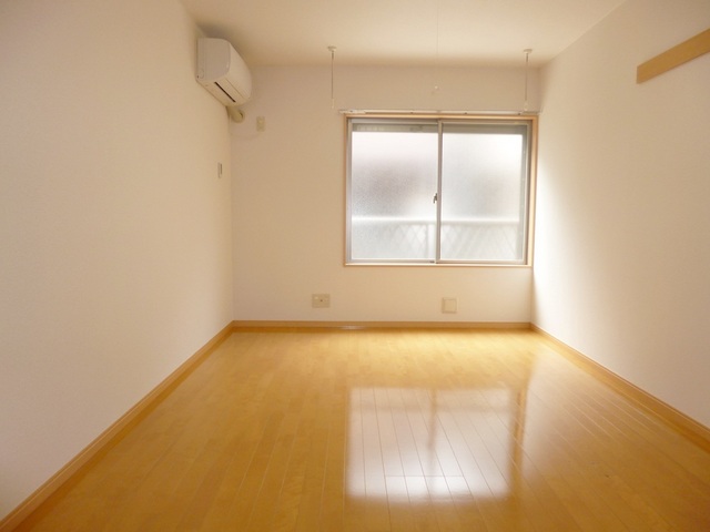 居室・リビング　洋室８．３帖のお部屋。