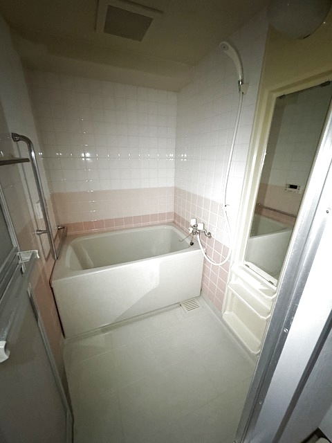 バス・シャワールーム　内見・ご案内出来ます。ご一報下さい。