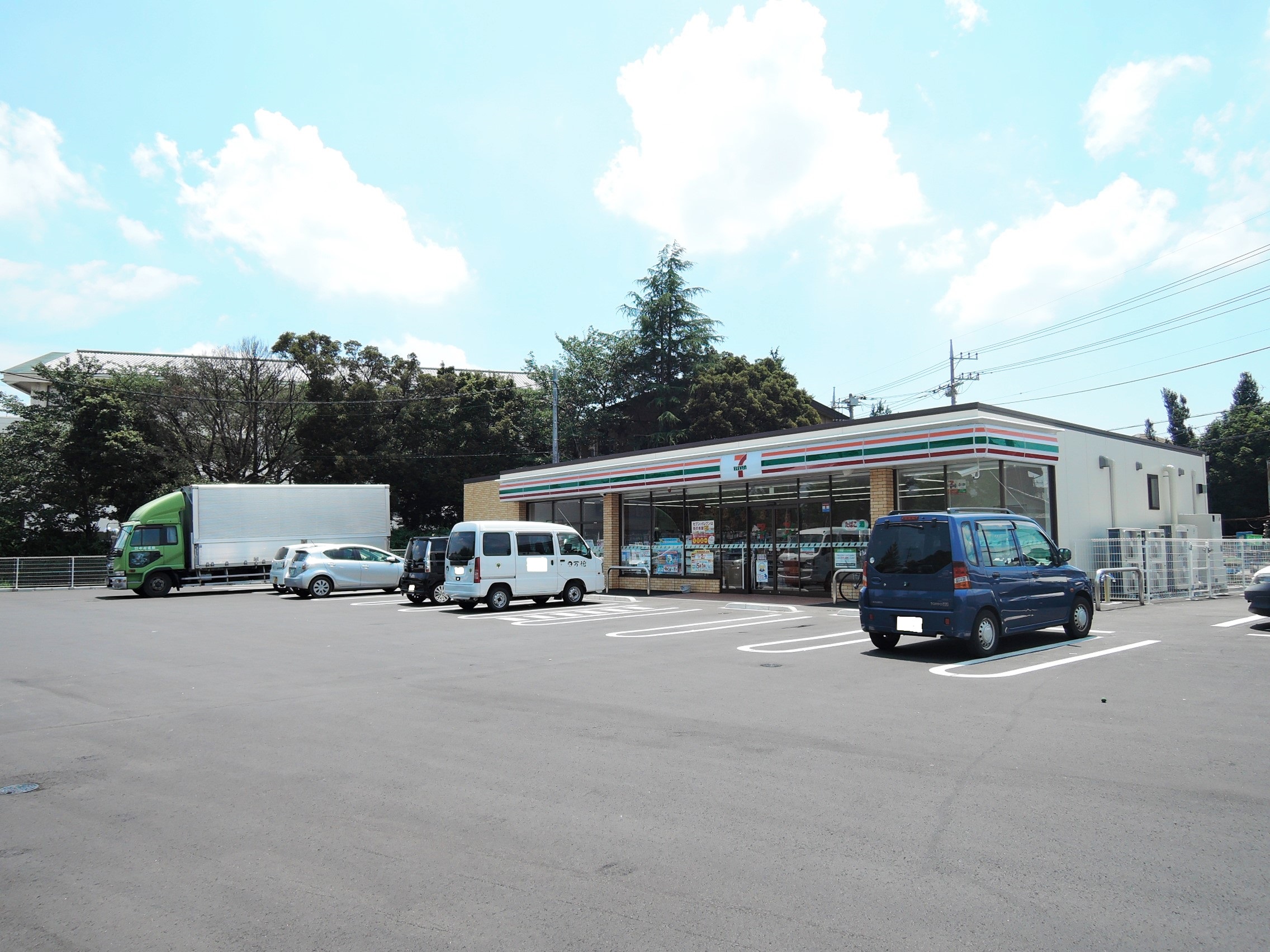 コンビニ　セブンイレブン太田市八幡町店（コンビニ）まで275m