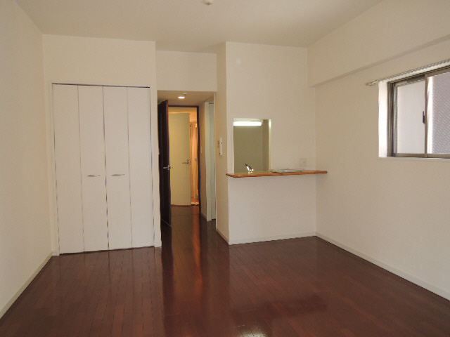 居室・リビング　写真は同マンションの別のお部屋のものです