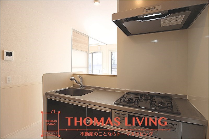 キッチン　3口コンロのシステムキッチンです。