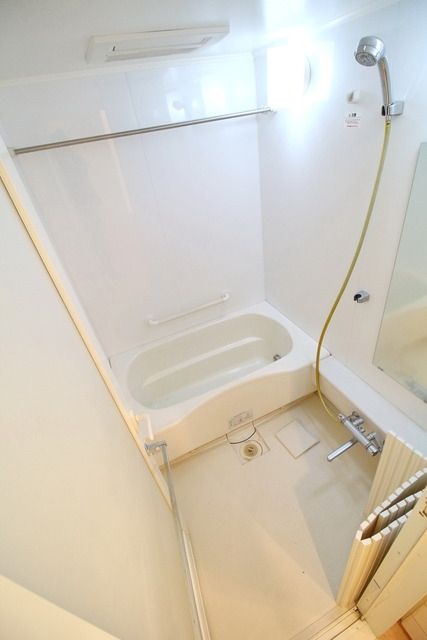 バス・シャワールーム　日々の疲れを癒すお風呂付です