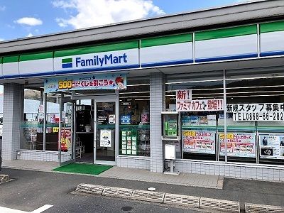 コンビニ　ファミリーマート美咲町店様（コンビニ）まで750m